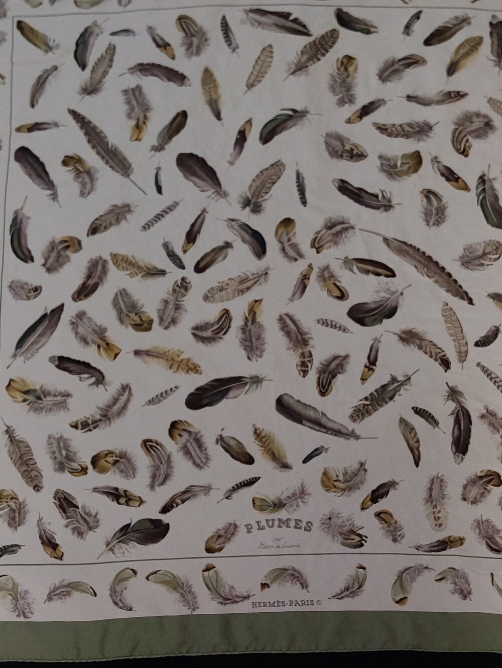 VINTAGE Hermes ‘Les Plumes’ Silk Carre 90 - Picture 7 of 10